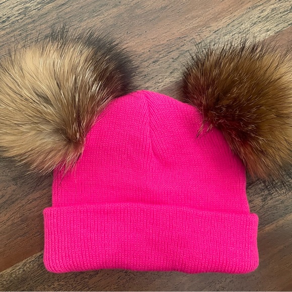 Baby 0-2 year winter beanie with two fur pompoms - Picture 2 of 8
